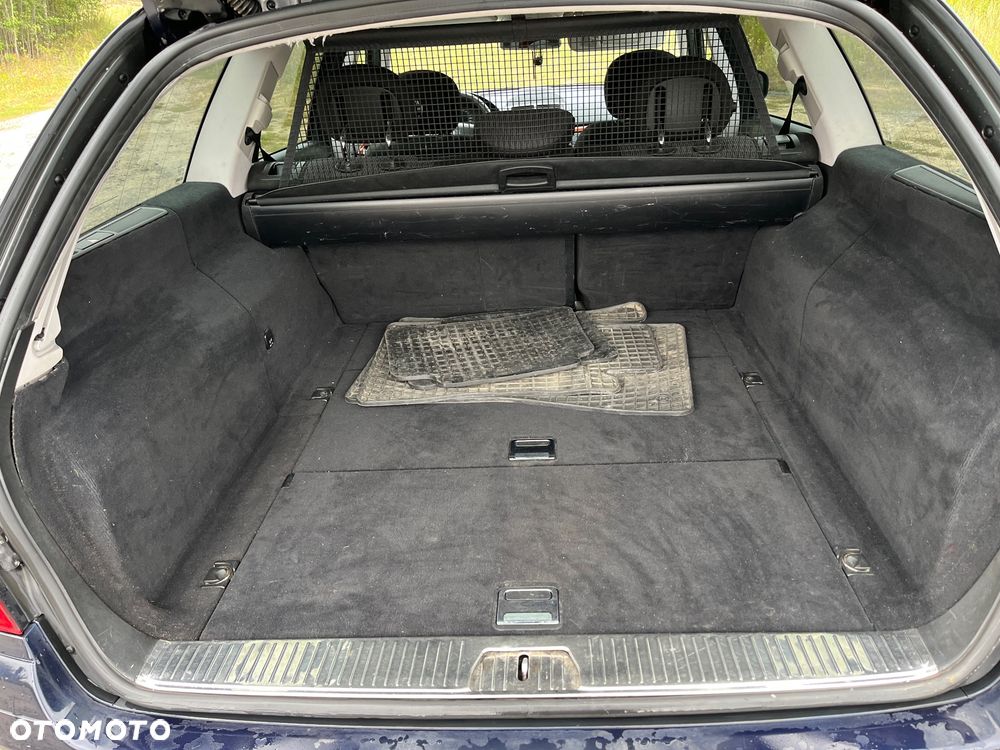 Mercedes-Benz Klasa E 280 CDI 4-Matic T Classic - 13