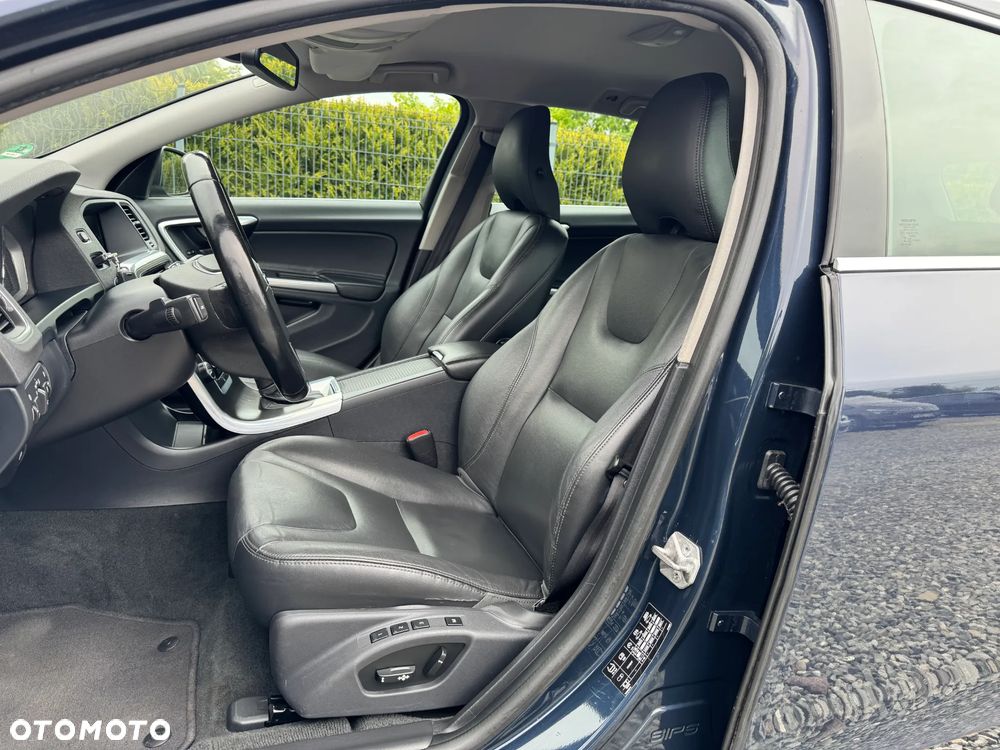 Volvo V60 D2 Summum - 23