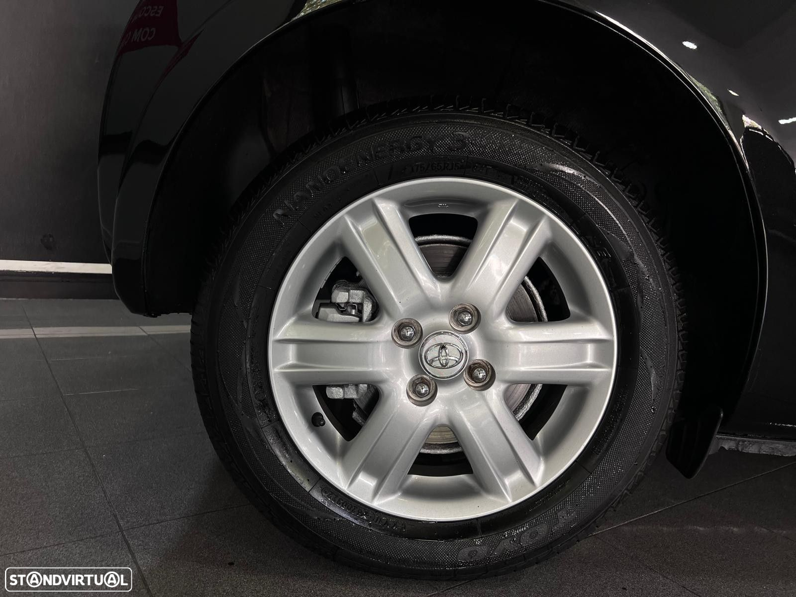 Toyota iQ 1.0 VVT-i - 22