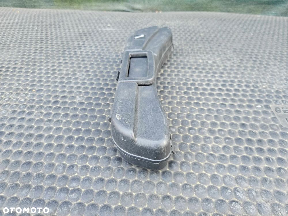 Klucz do Kol Hak Holowniczy Wkrecany Ucho Wkretka Srubkret Etui Schowek Audi A4 B6 B7 Sedan Kombi - 3