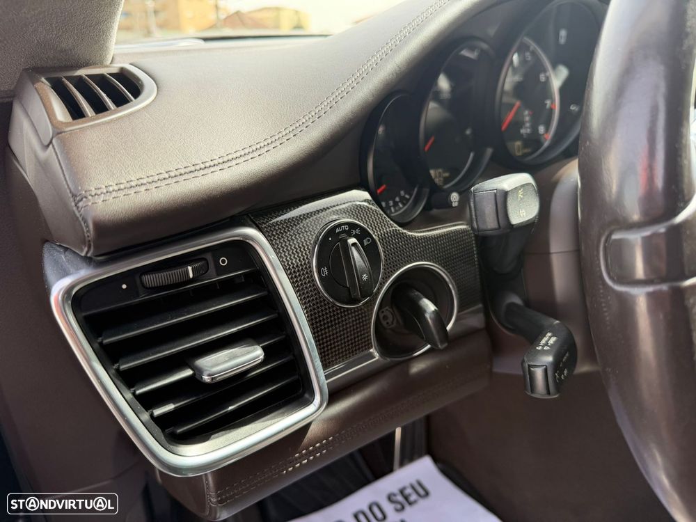 Porsche Panamera Turbo PDK - 30