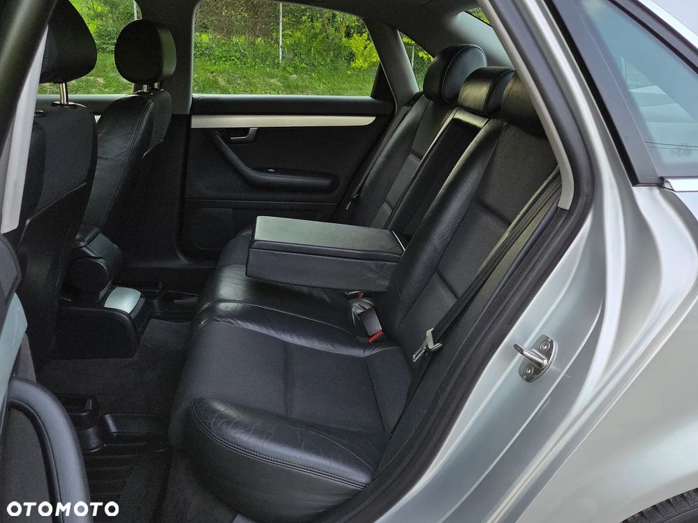Audi A4 Limousine 2.4 - 17