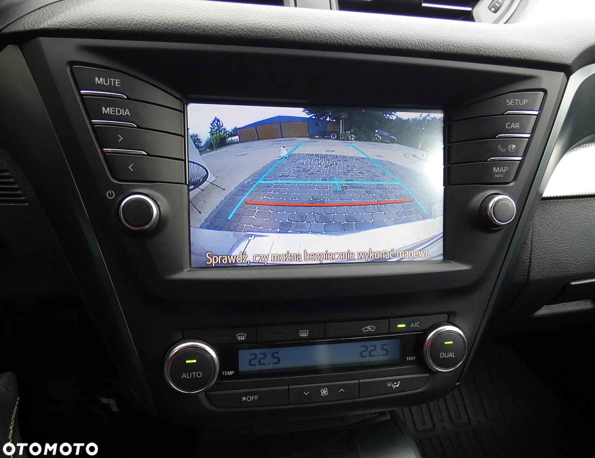 Toyota Avensis 2.0 D-4D Premium - 24