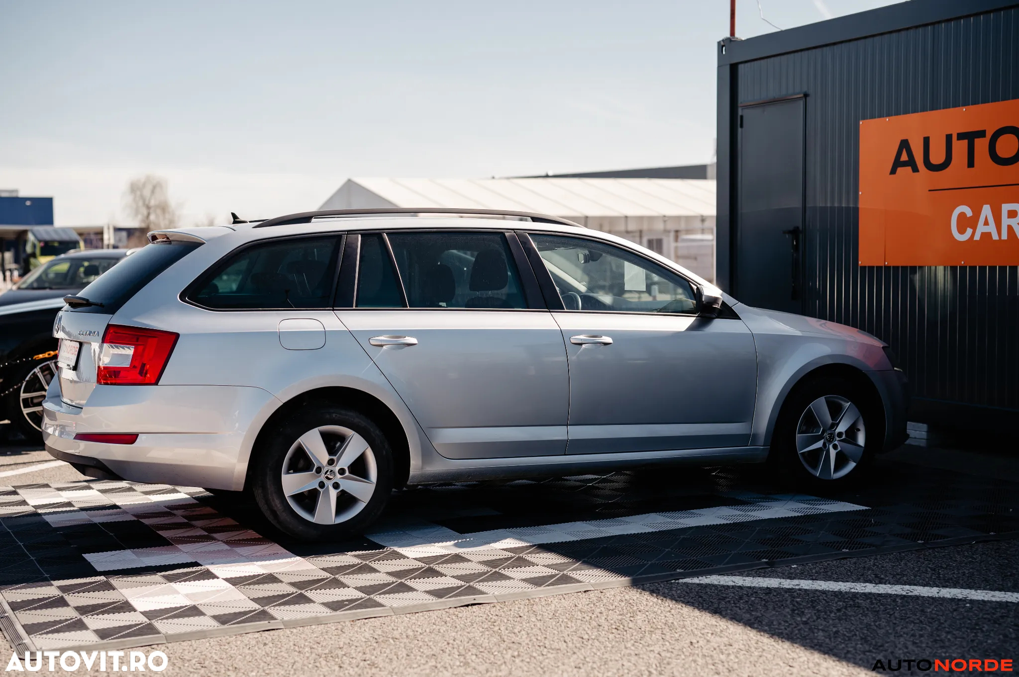 Skoda Octavia 2.0 TDI AMBITION DSG - 9