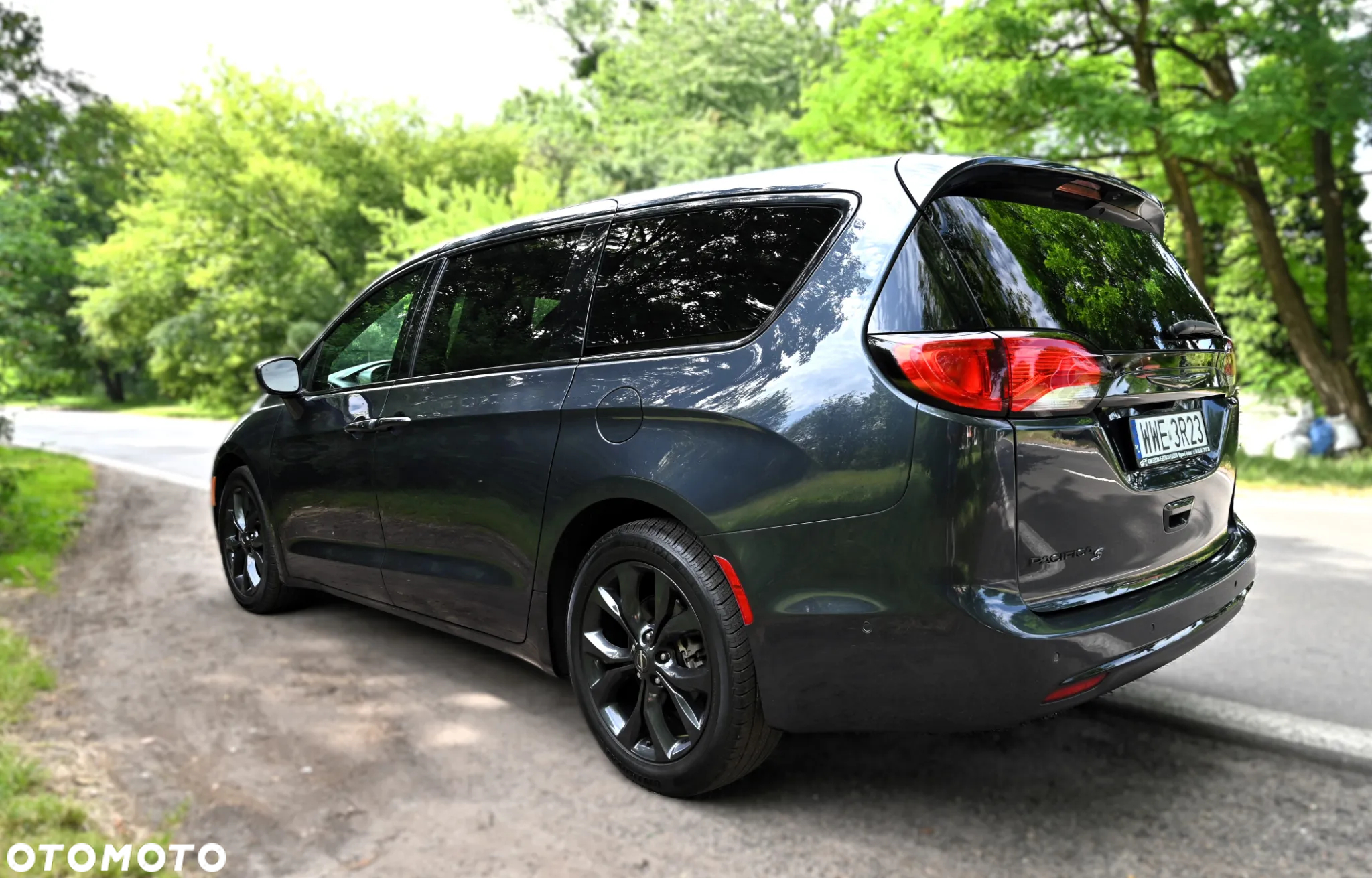 Chrysler Pacifica - 16