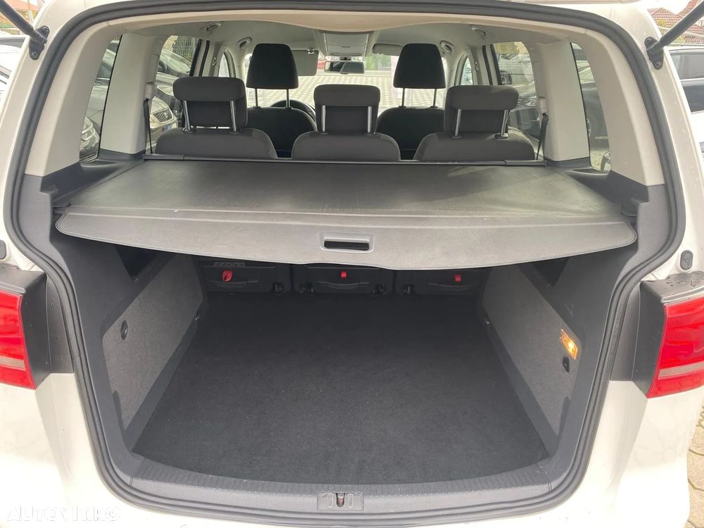 Volkswagen Touran - 13