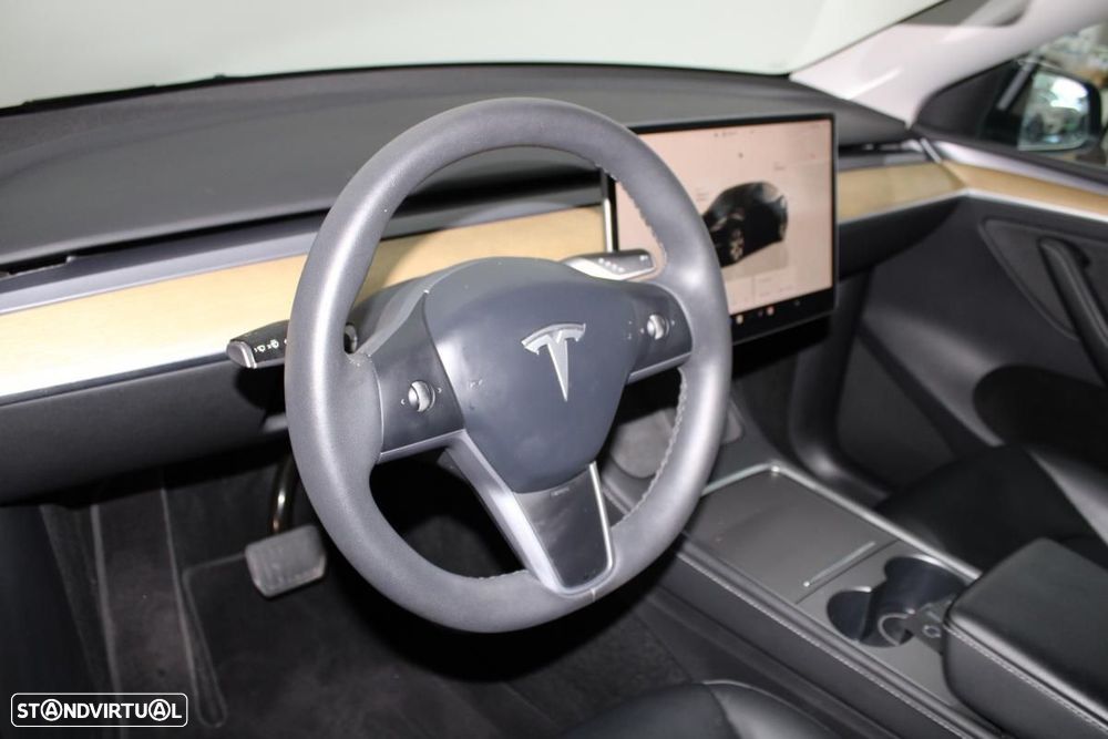 Tesla Model Y Standard - 12