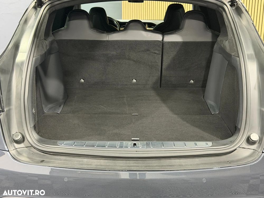Tesla Model X - 26