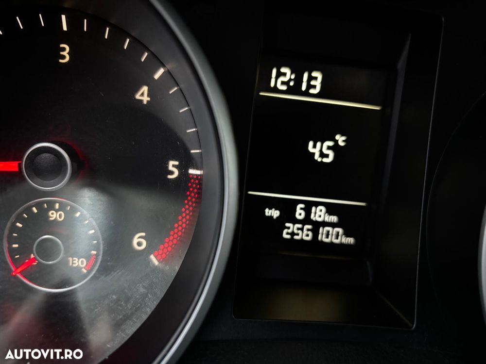 Volkswagen Golf 1.6 TDI DPF BlueMotion Technology Style - 10