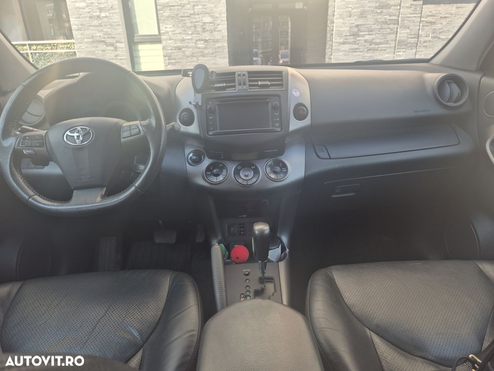 Toyota RAV4 - 6