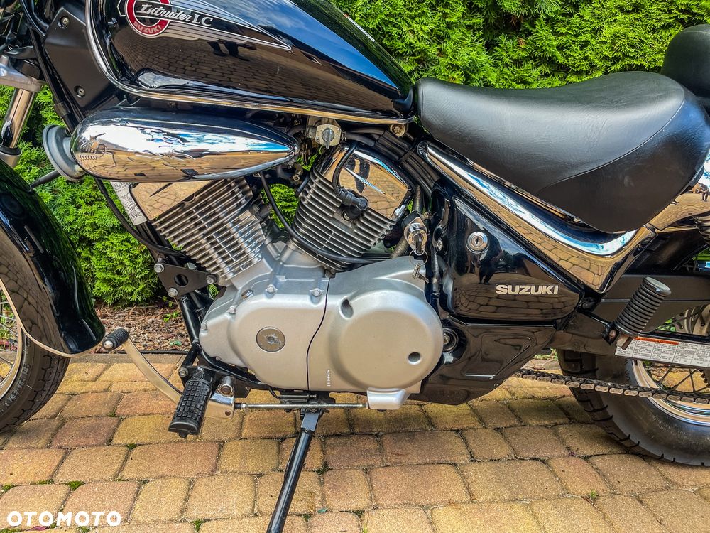 Suzuki Intruder - 17