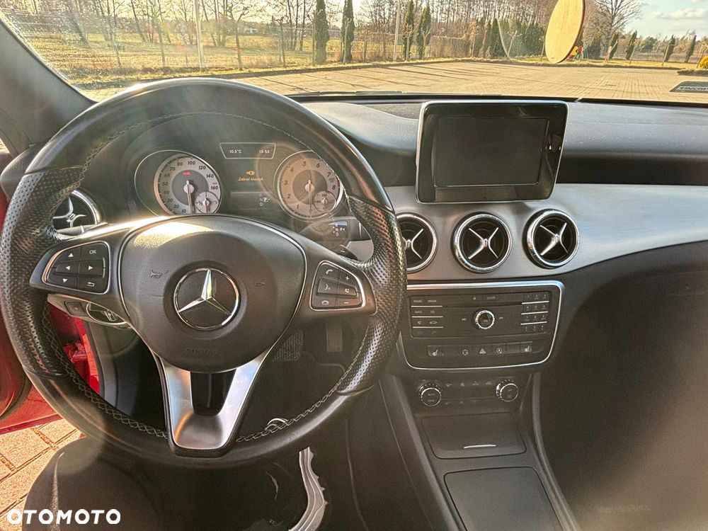 Mercedes-Benz CLA 250 7G-DCT - 14