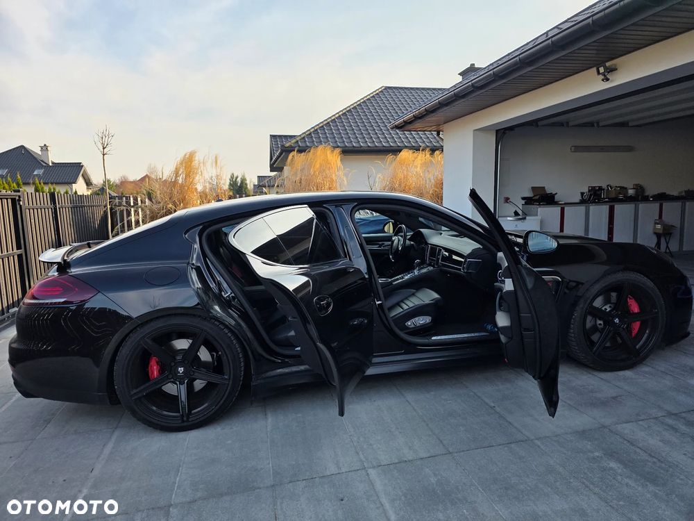 Porsche Panamera - 1