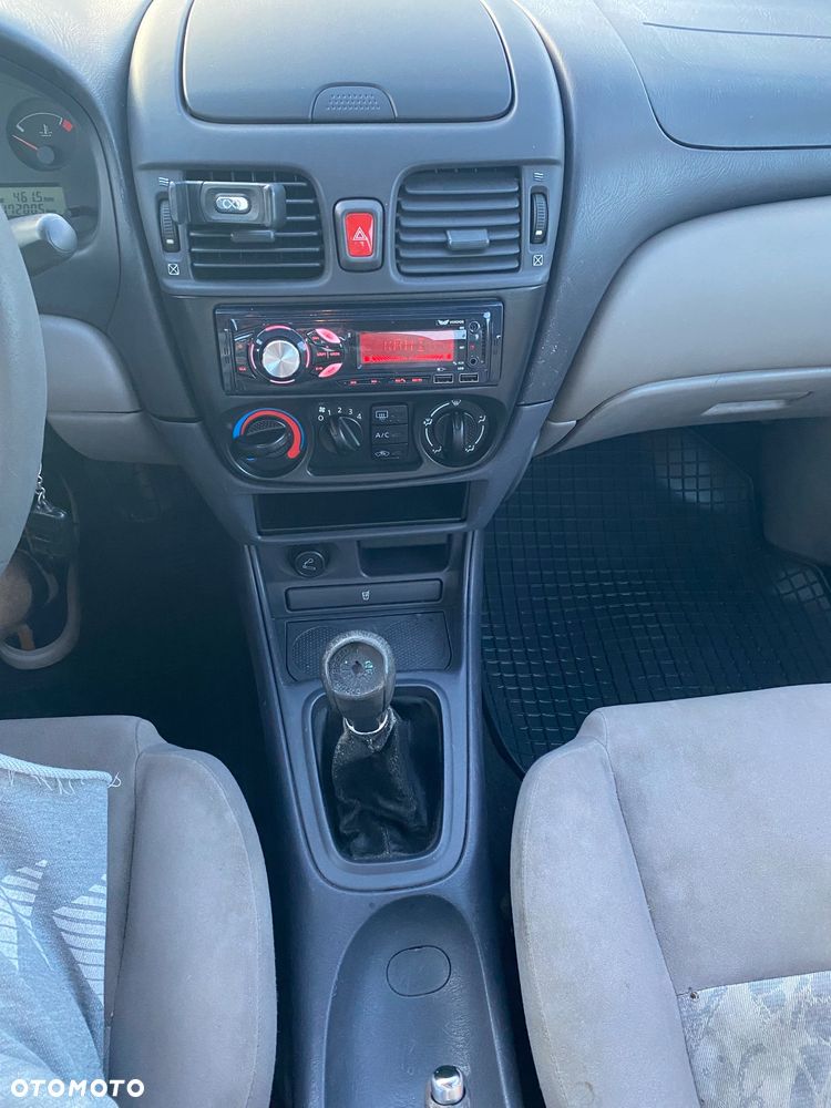 Nissan Almera 1.8 Comfort - 24