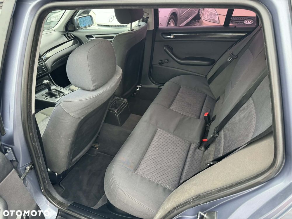 BMW Seria 3 318i - 15