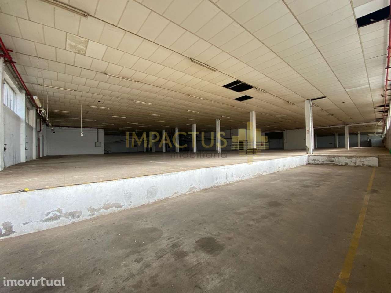 Armazém inserido em Zona Industrial - Grande imagem: 3/36