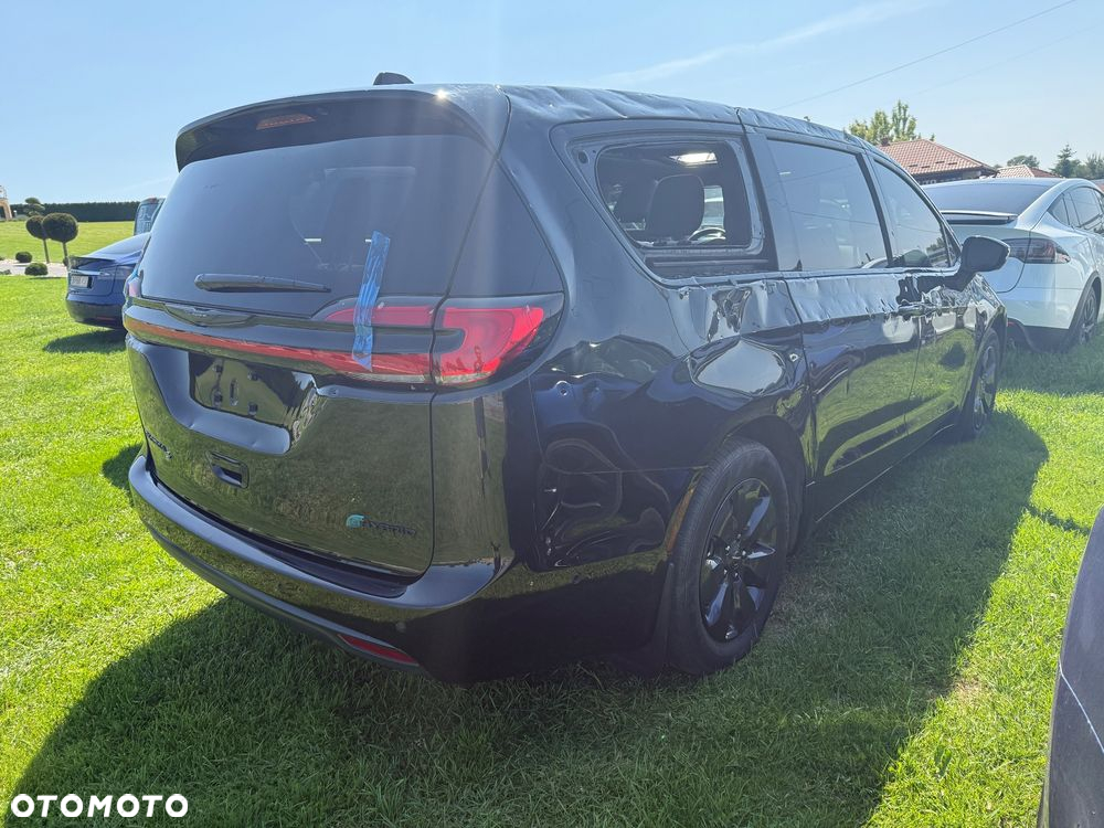 Chrysler Pacifica - 4