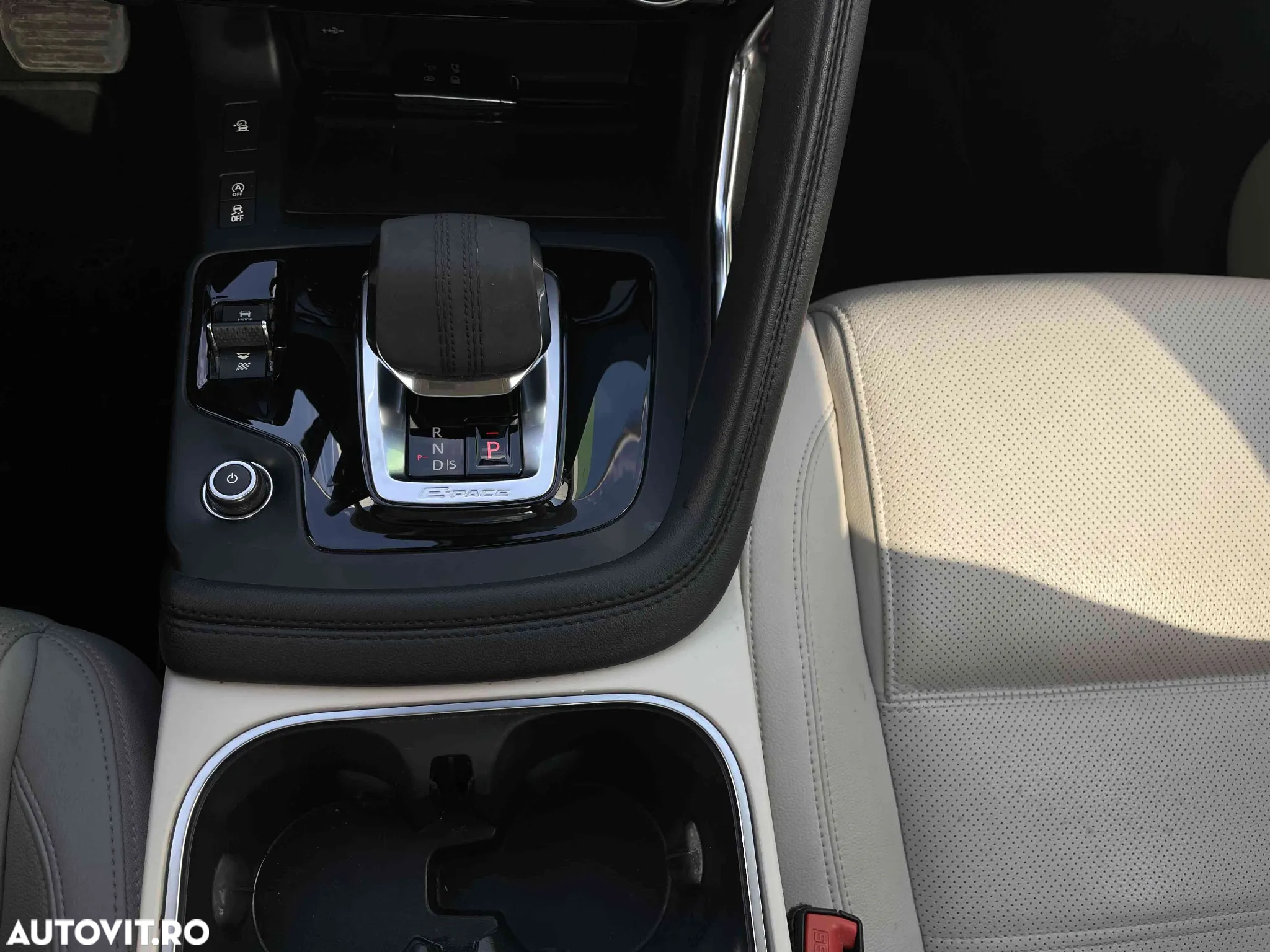Jaguar E-Pace - 12