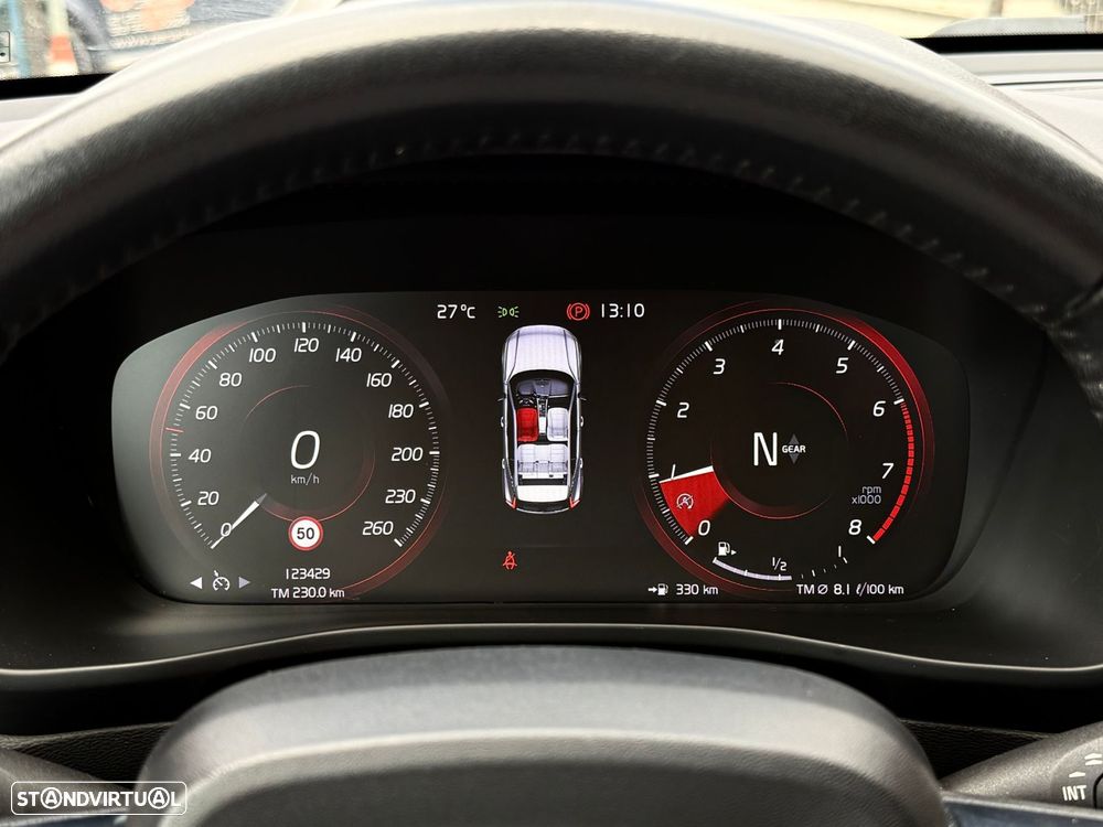 Volvo XC 40 1.5 T3 Momentum Tech Edition - 14