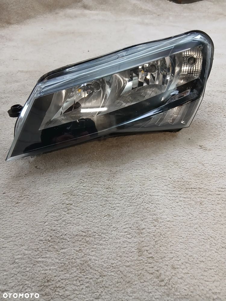 LAMPA PRZEDNIA LEWA SKODA SUPERB III ROK 15/19 EUROPA - 2