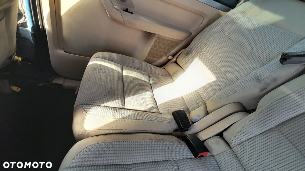 VW TOURAN I FOTEL LEWY PRAWY ŚRODEK TYŁ TYLNY nr. TOU1 - 4