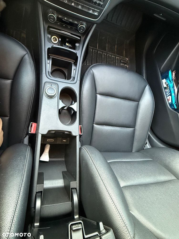 Mercedes-Benz GLA 250 4Matic 7G-DCT - 6