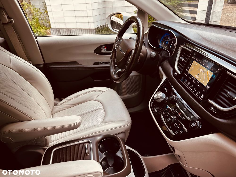 Chrysler Pacifica - 22
