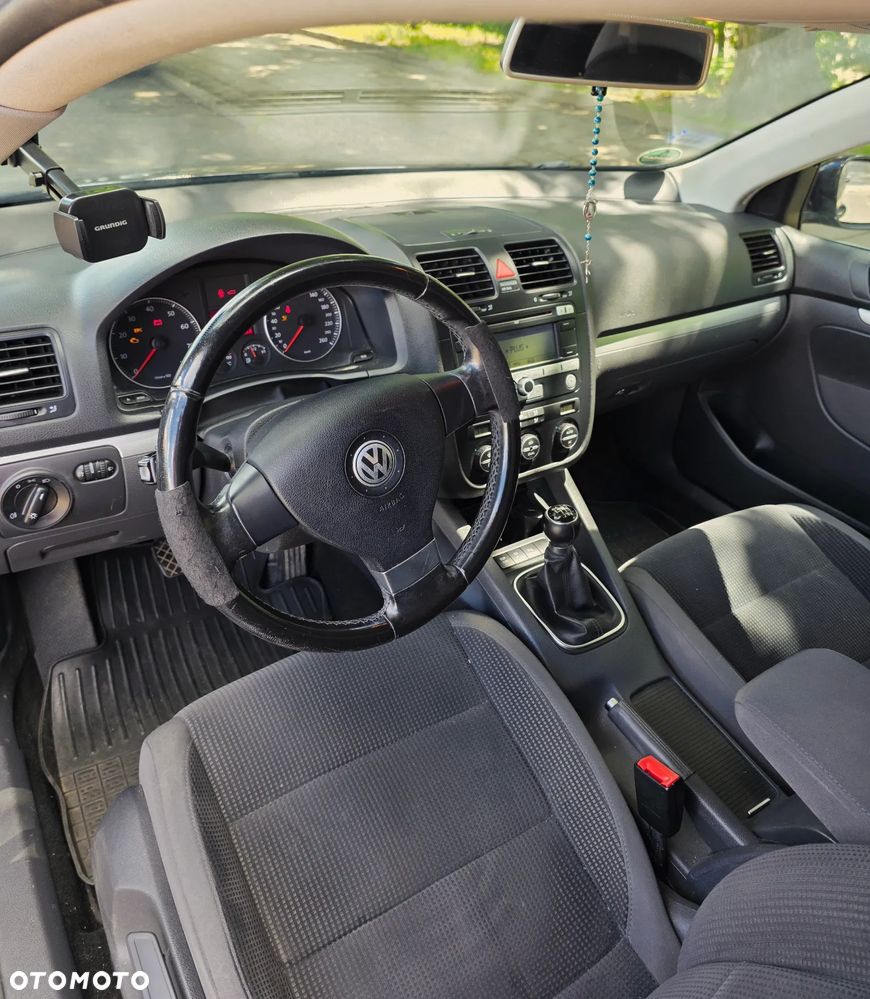 Volkswagen Golf - 6
