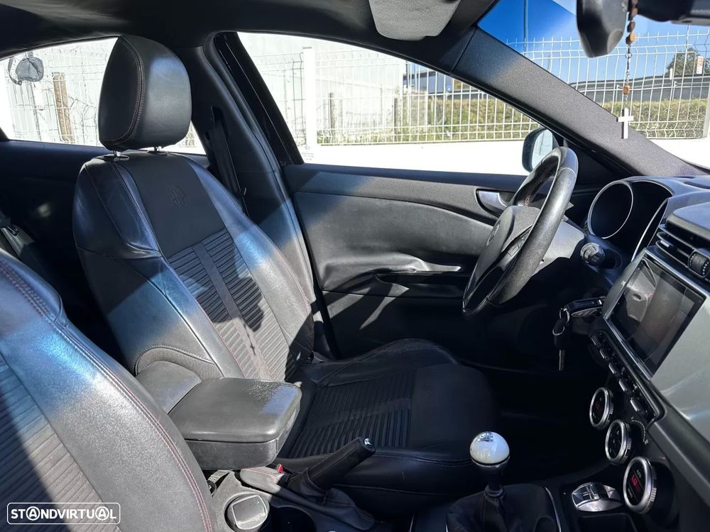 Alfa Romeo Giulietta 1.6 JTDM Distinctive - 24