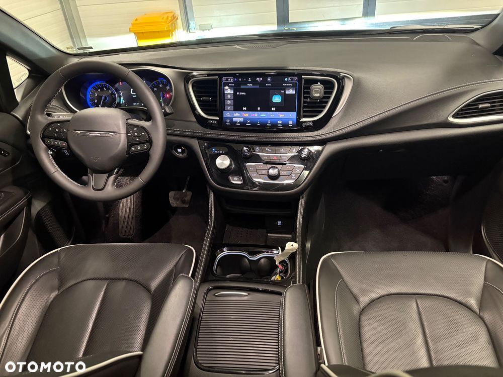 Chrysler Pacifica - 30