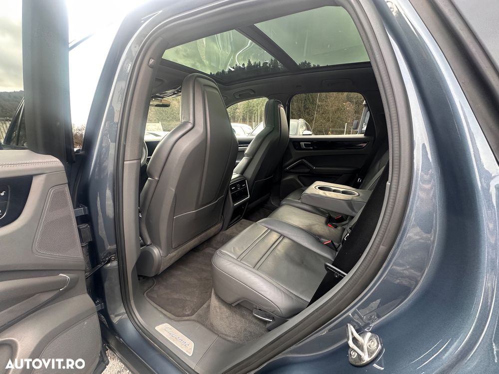 Porsche Cayenne S - 10