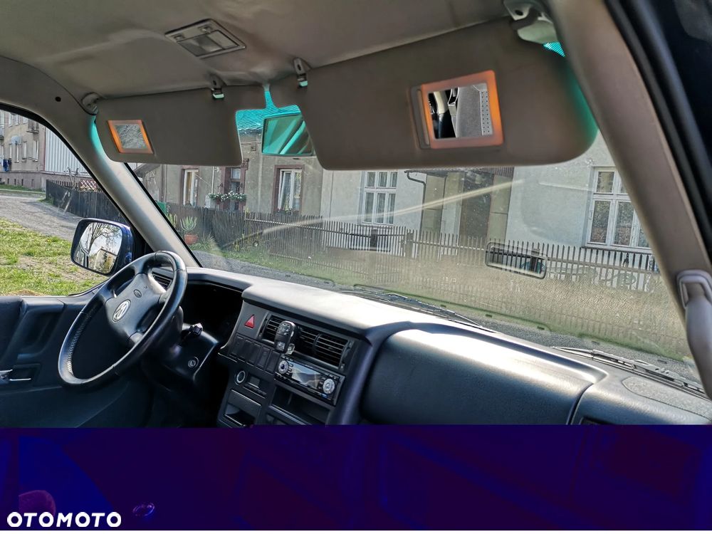 Volkswagen Caravelle - 9