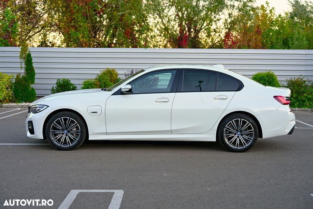 BMW Seria 3 330e Aut. M Sport - 11