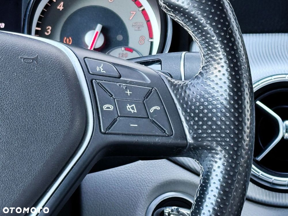 Mercedes-Benz CLA - 27