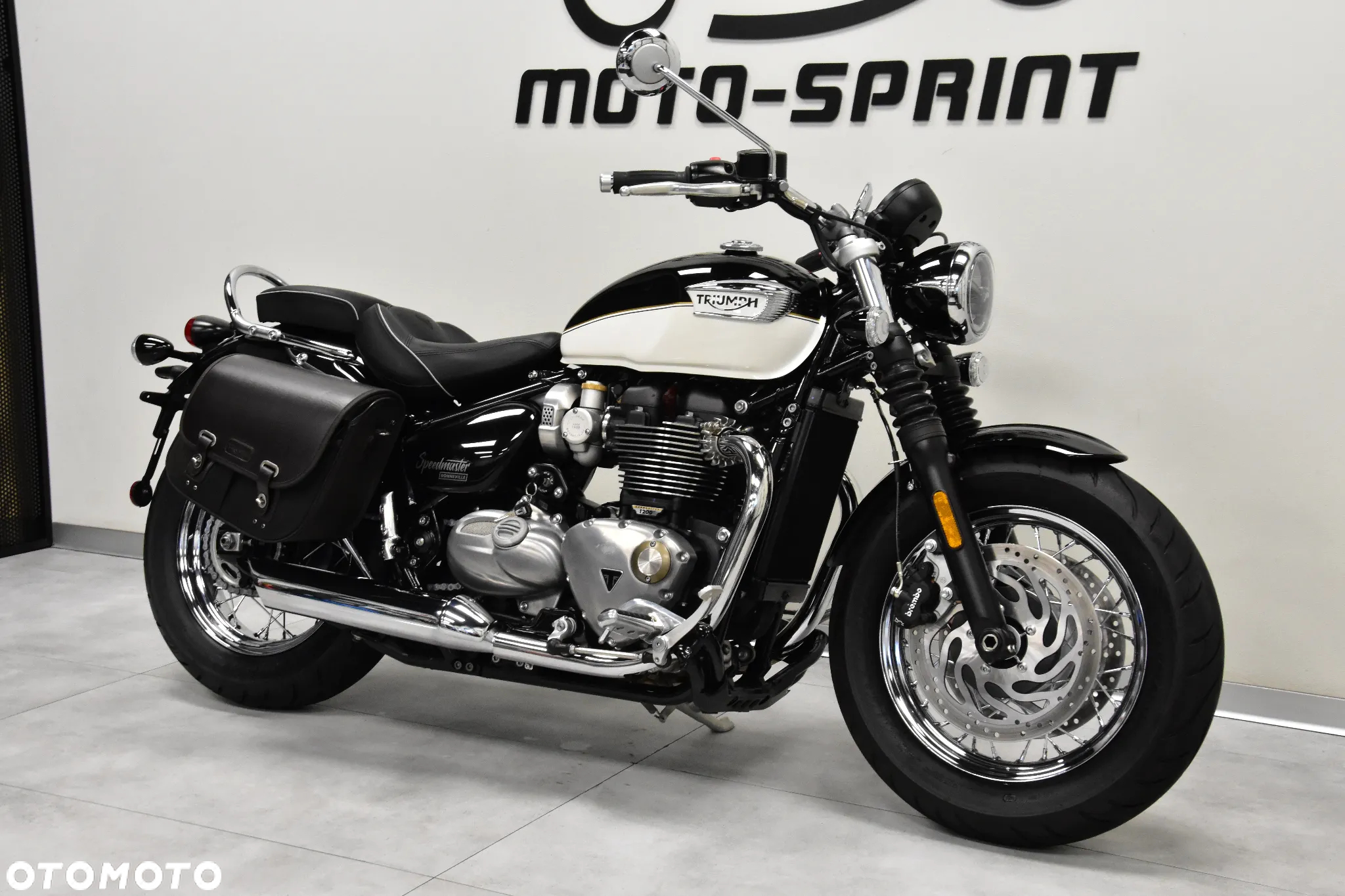 Triumph Bonneville - 3