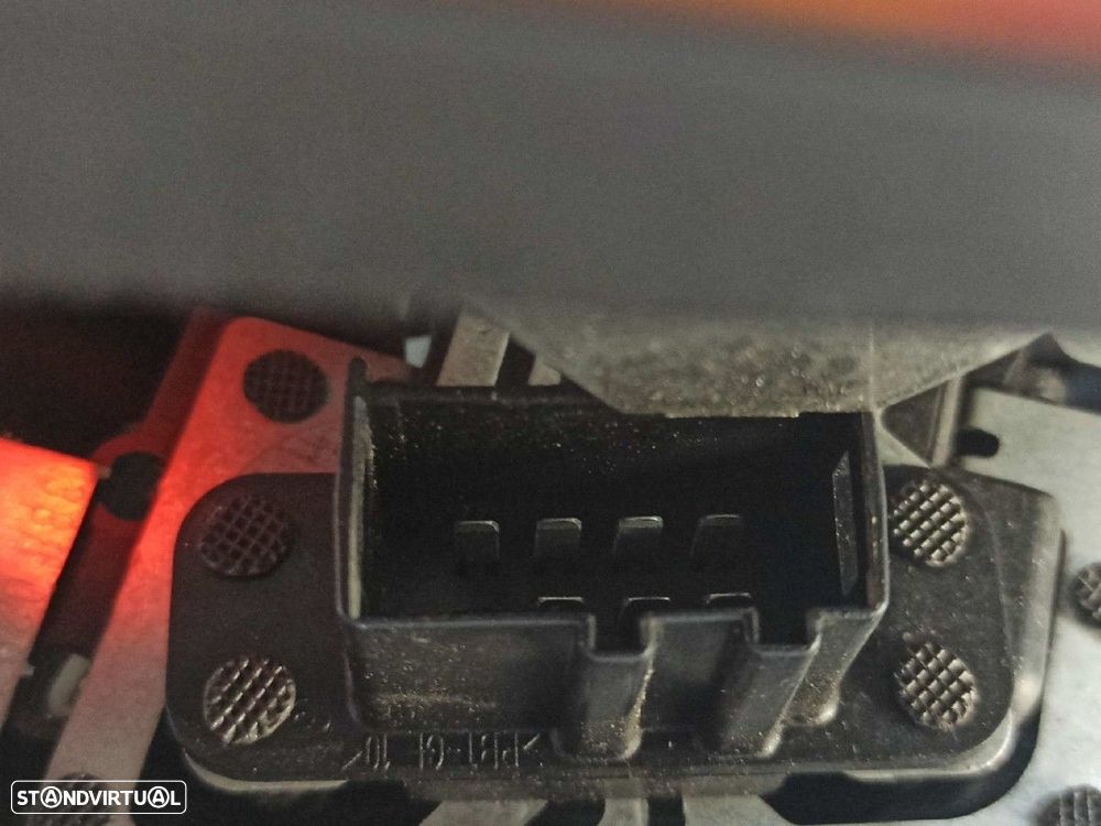 FAROLIM TRASEIRO ESQUERDO BMW SERIE 3 BERLINA (E46) 320D EDITION ADVANCE - 4