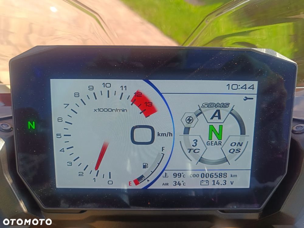 Suzuki GSX 1000 - 32