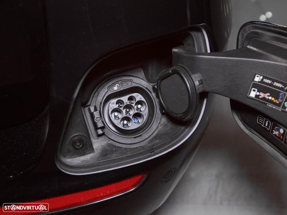 Mercedes-Benz E 300 de AMG Line - 25