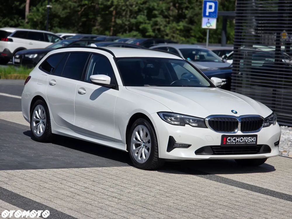 BMW Seria 3 318i Sport - 23