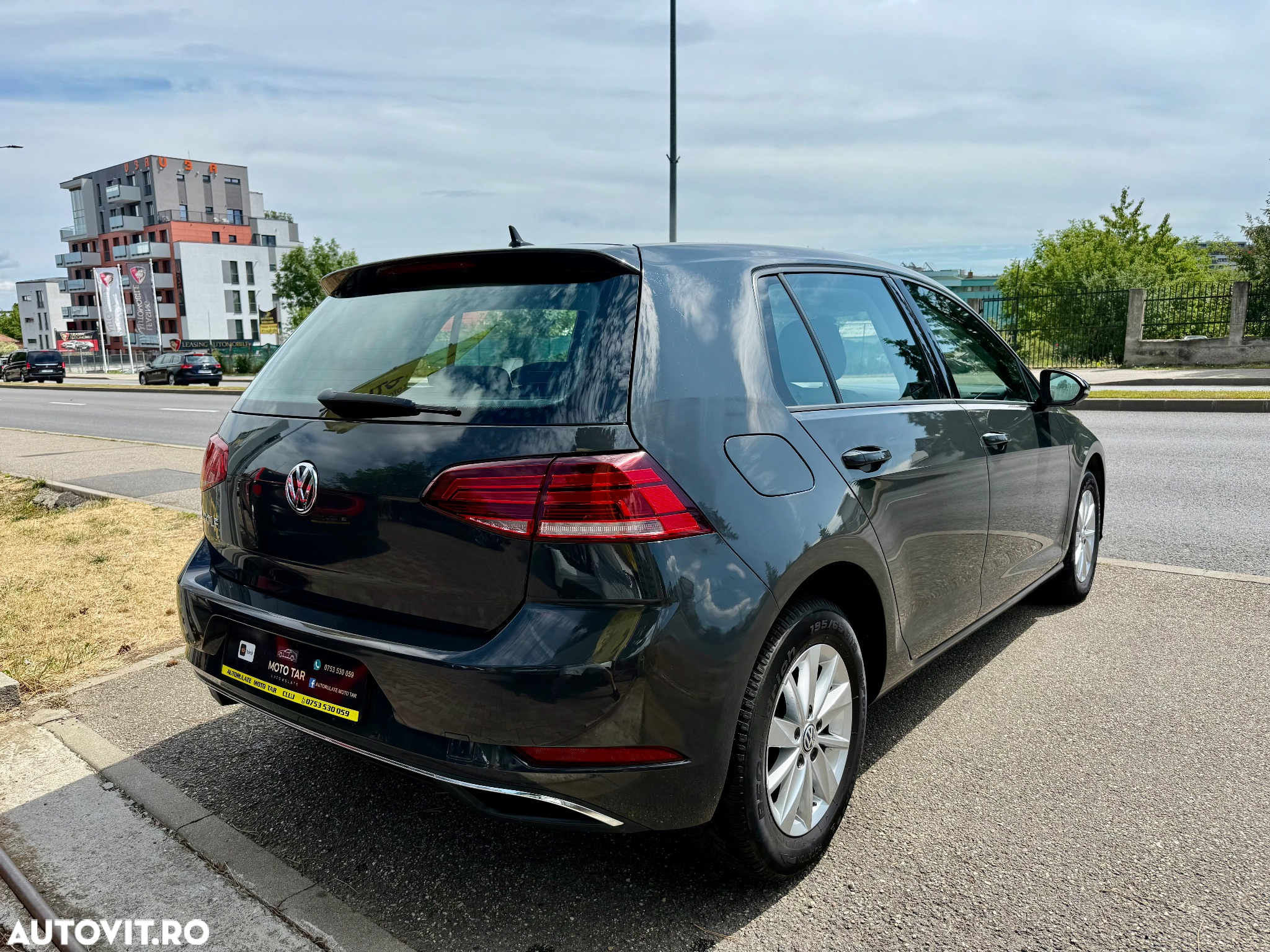 Volkswagen Golf 1.6 TDI Comfortline - 3