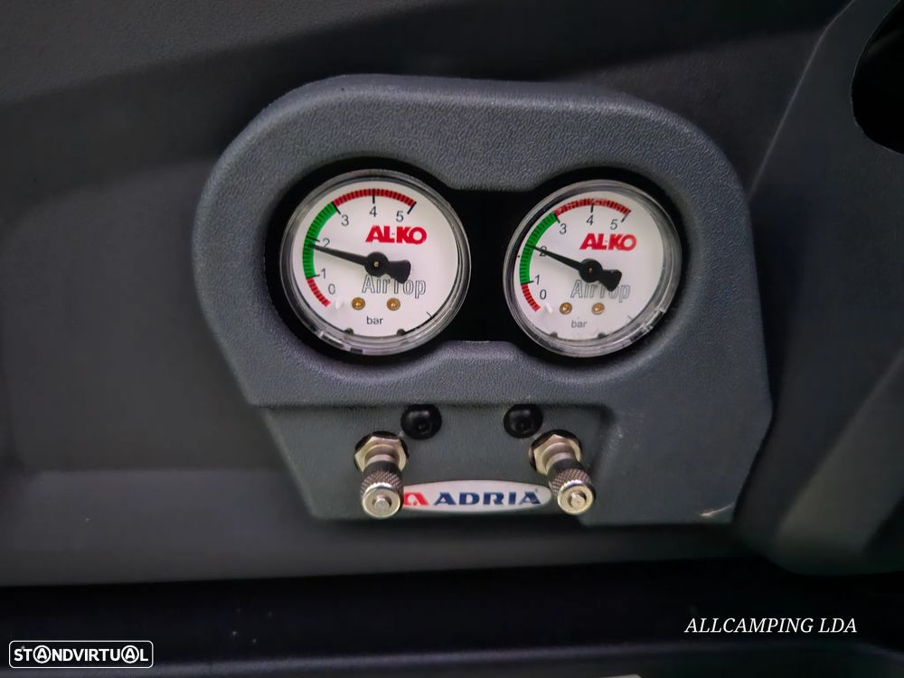 Adria Matrix M670SBC 50 YEARS 5 LUGARES DE LIVRETE CAMA CENTRAL + BASCULANTE - 60