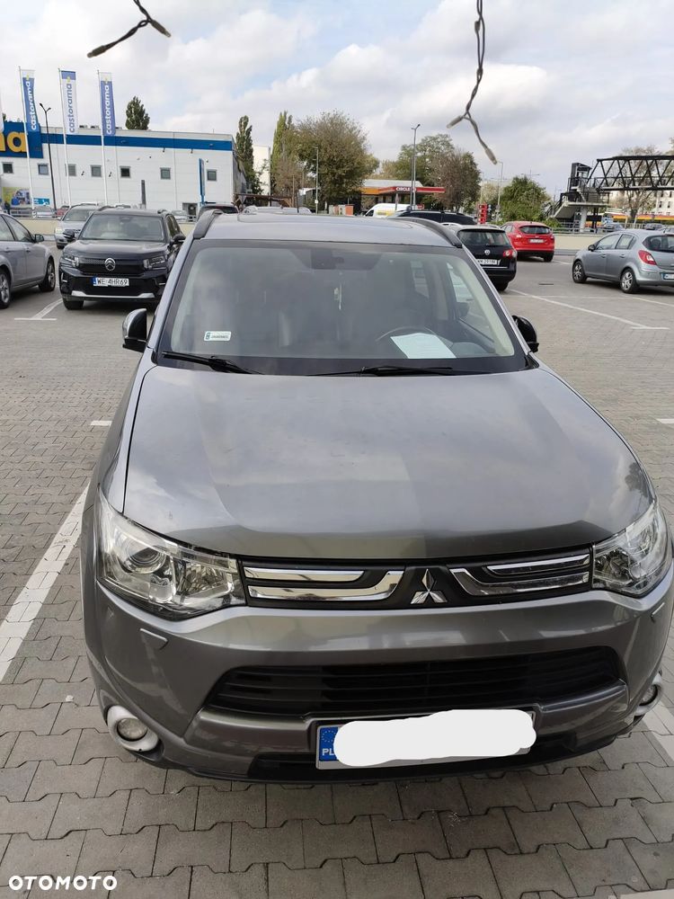 Mitsubishi Outlander - 2