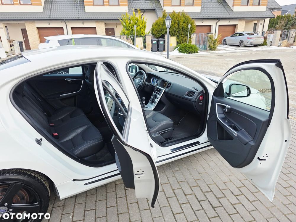 Volvo S60 D4 R-Design - 14