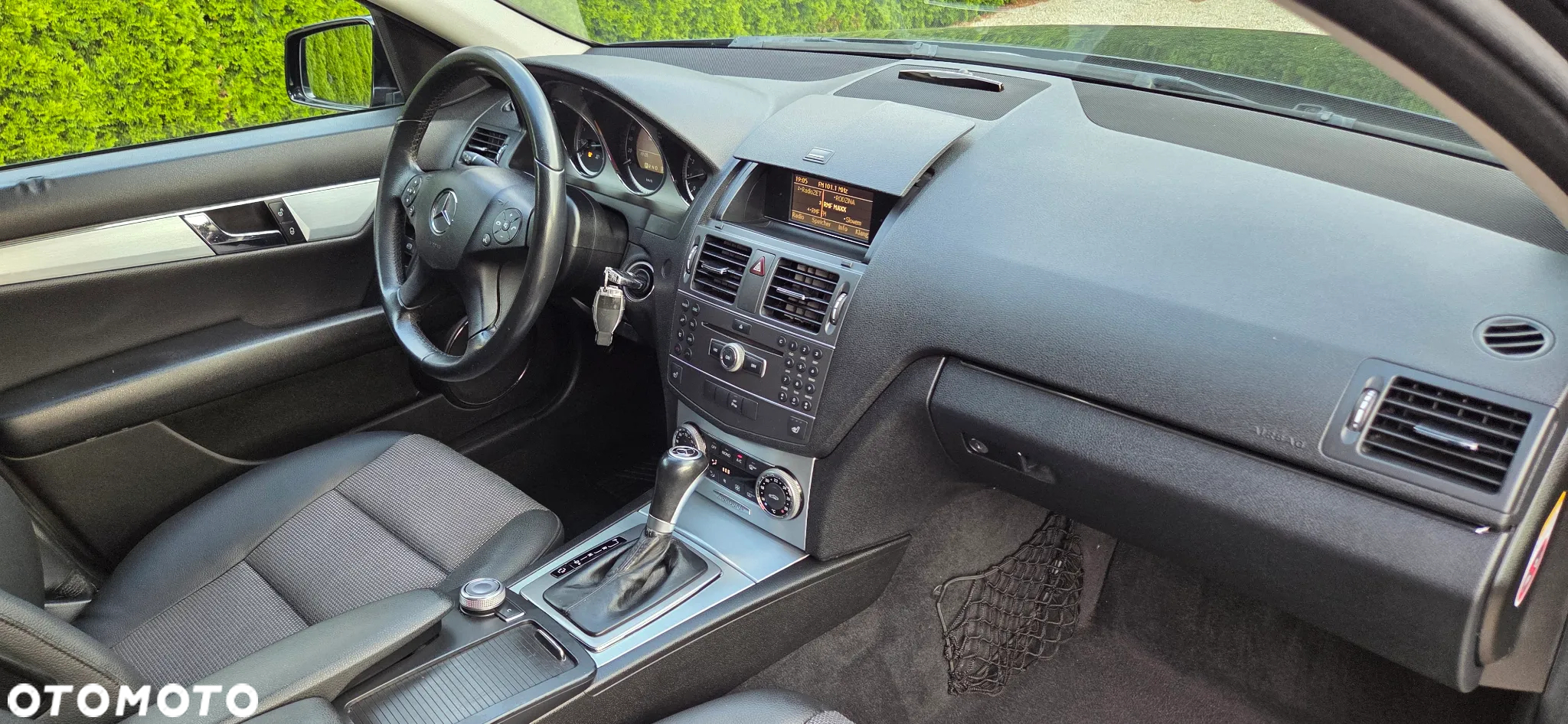 Mercedes-Benz Klasa C 180 T CGI Automatik BlueEFFICIENCY Avantgarde - 38