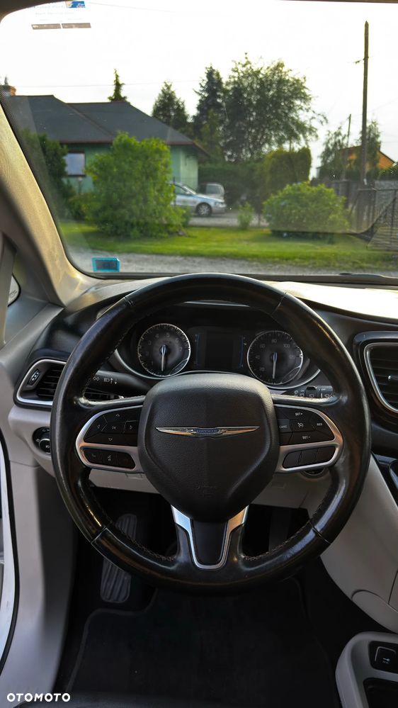 Chrysler Pacifica - 9