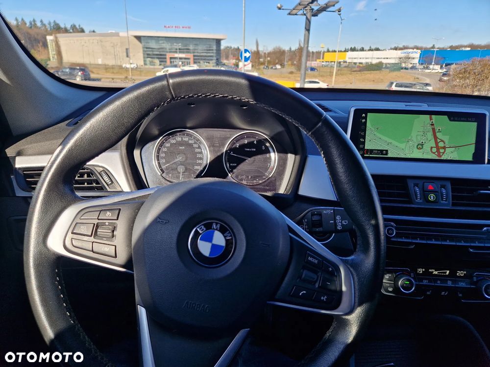 BMW X1 sDrive18i - 11