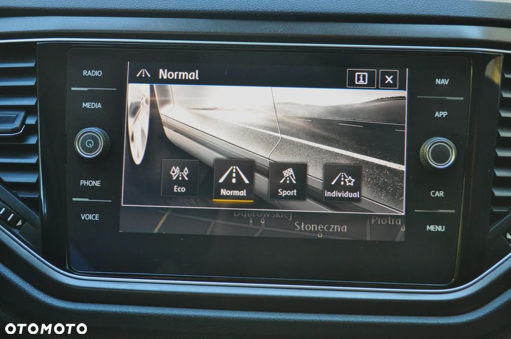 Volkswagen T-Roc 2.0 TDI SCR 4MOTION IQ.DRIVE - 24