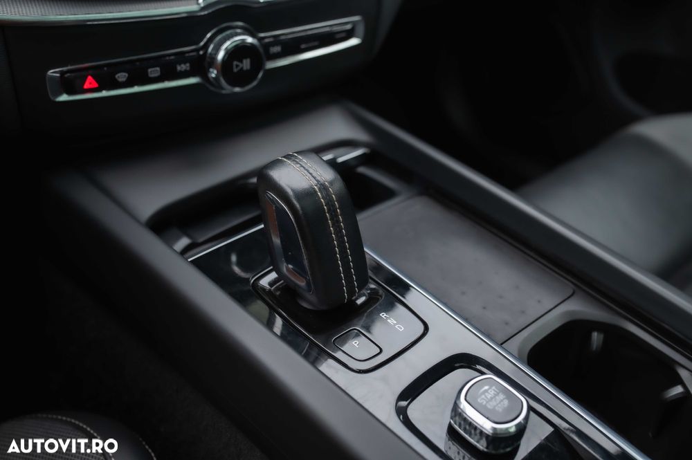 Volvo XC 60 T8 Twin Engine AWD R-Design - 36