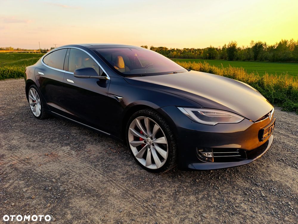 Tesla Model S - 24