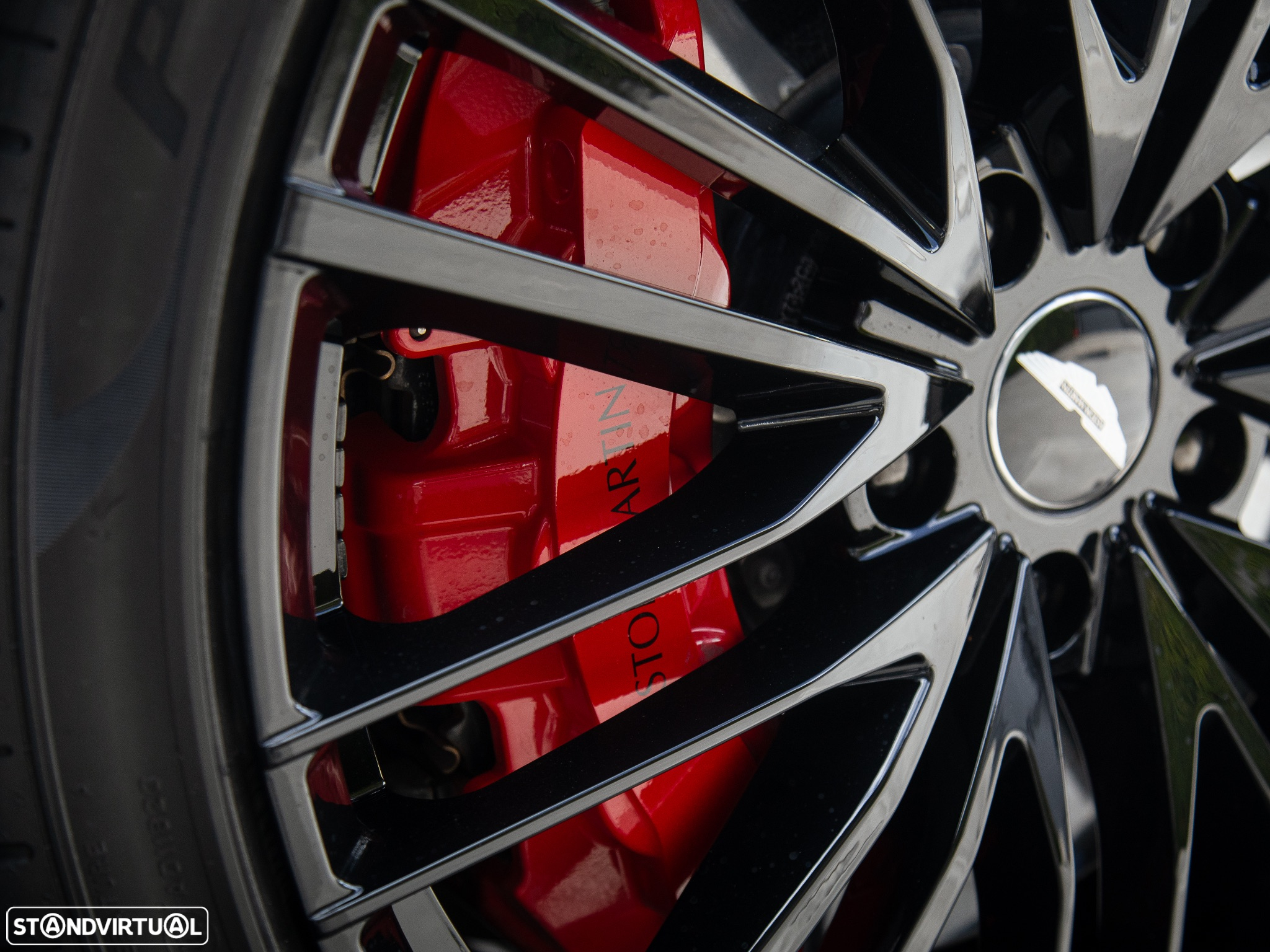 Aston Martin DBS Volante Superleggera - 10